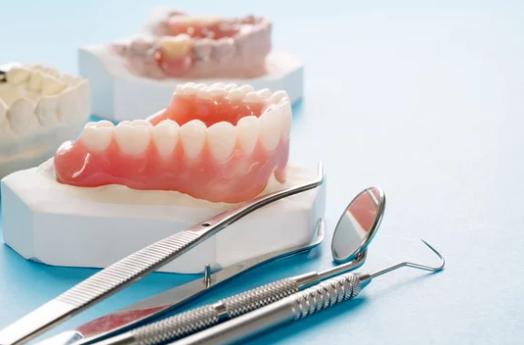 【Q&A】入れ歯のお手入れ、よくある質問まとめ｜長持ちさせる完全ガイド【日野市】