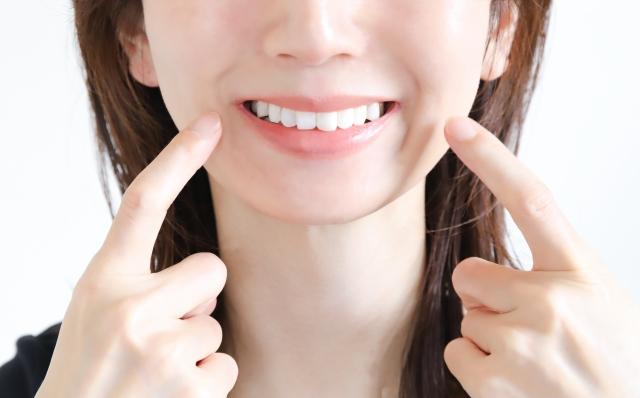 金属アレルギーに悩む30代女性必見！金属の詰め物をセラミックに変えるべき理由【日野市】