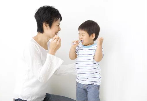 忙しい30代ママ必見！イヤイヤ期の子どもの歯磨きを乗り切るコツ5選【八王子市】